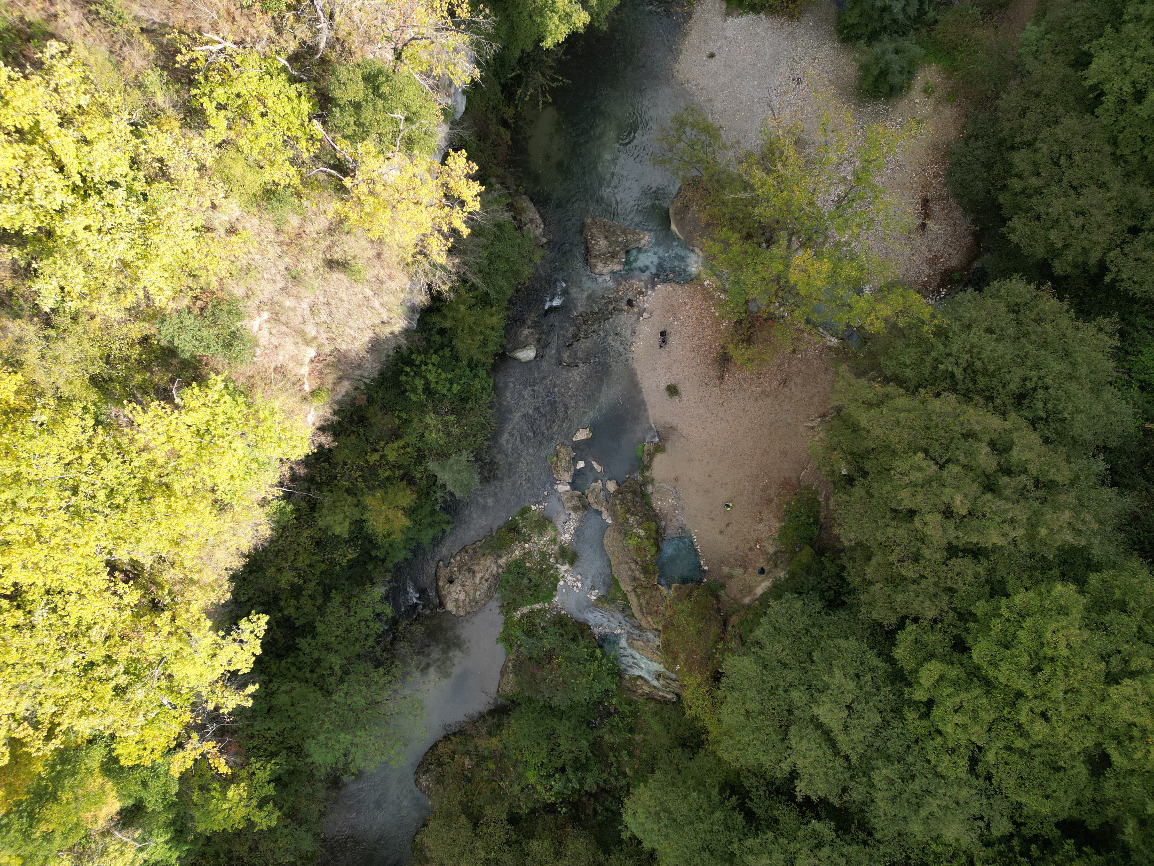 Lu Vurghe, le pozze naturali sulfuree nel fiume Tronto